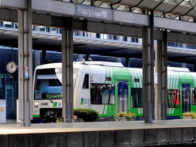 Der Hauptbahnhof ist der Knotenpunkt f... die Reise geht, ist derzeit ungewiss.  | Foto: Ingo Schneider