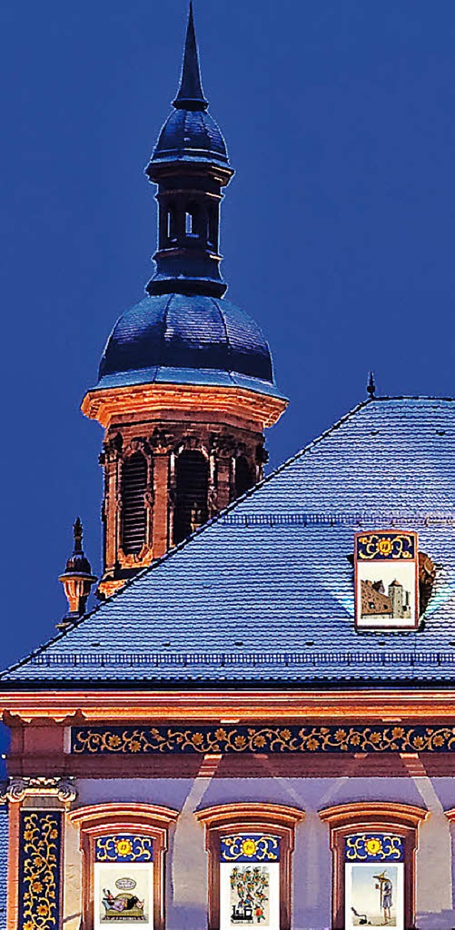 Am Rande des Rathauses ldt die Stadtkirche St. Marien zum Meditieren ein.   | Foto: dieter wissing