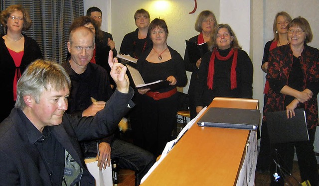 Dirigent Guido Berg gab den Takt vor fr die Mixed Voices.   | Foto: Anne Freyer