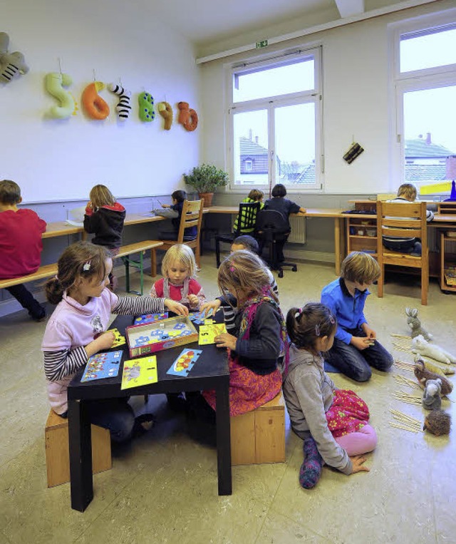 Kleinere und grere Kinder von drei b... spielen gemeinsam im Kinderlernhaus.   | Foto: Ingo Schneider