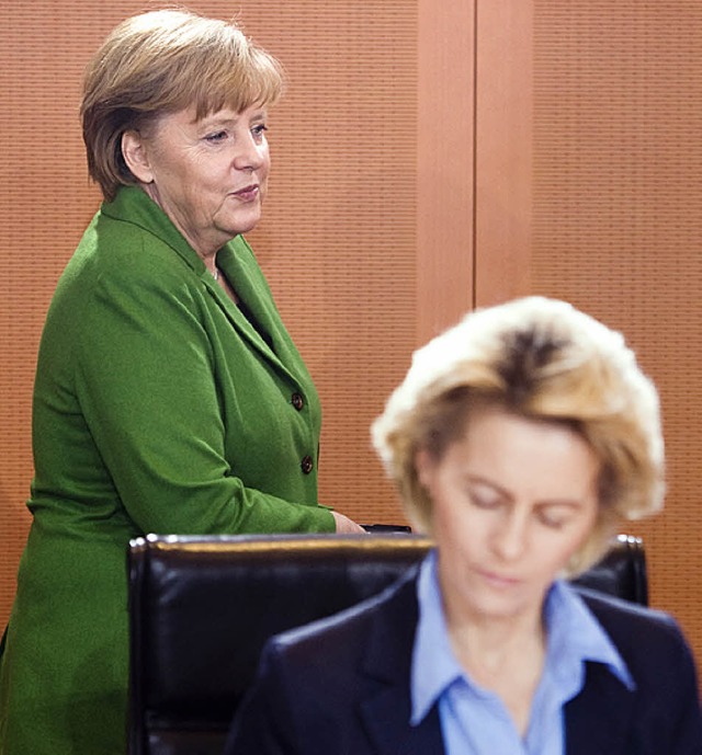 Angela Merkel und ihre Sozialministerin von der Leyen  | Foto: dapd
