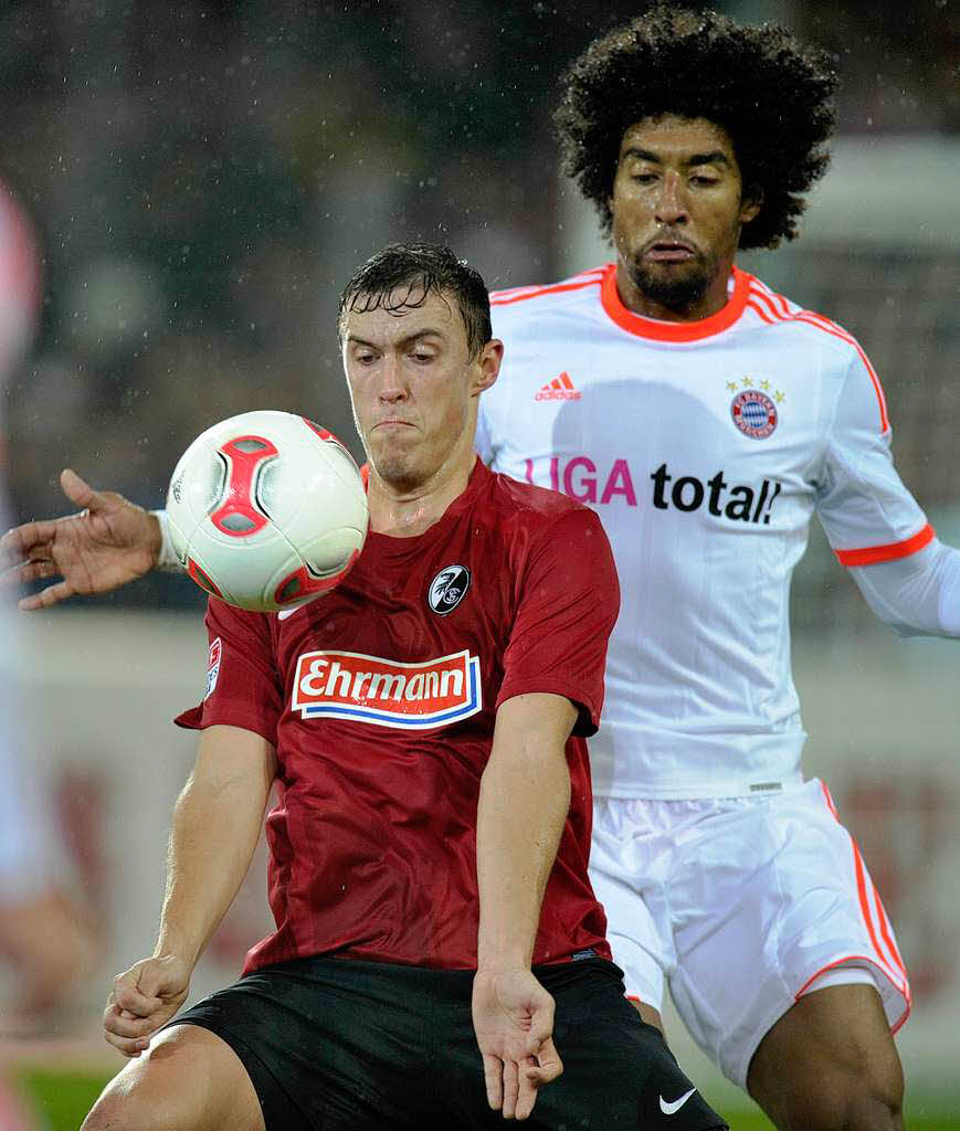 SC Freiburg gegen Bayern Mnchen: Am Ende setzte sich der Bundesliga-Goliath an einem verregneten Novemberabend an der Dreisam mit 0:2 durch.