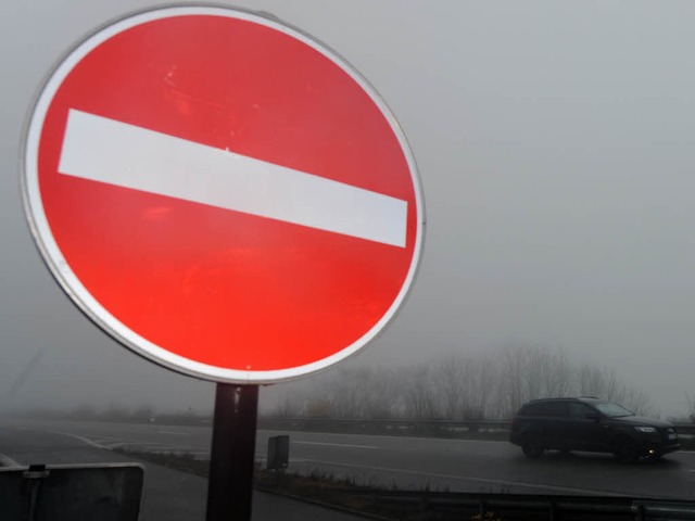 Keine Einfahrt: Autobahn-Anschlussstellen sind in aller Regel gut beschildert.  | Foto: dpa