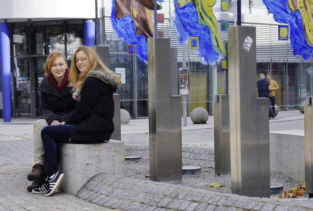 Der Brunnen auf dem Karlsplatz ist nic...beliebter Treffpunkt von Jugendlichen.  | Foto: Nina Sauer