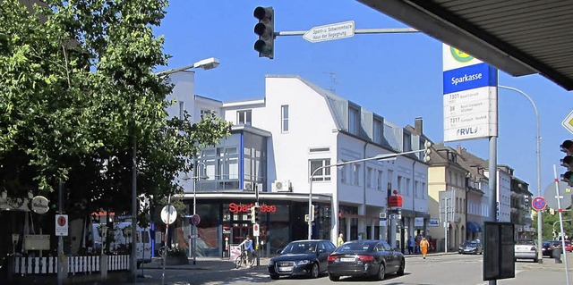 Die Kreuzung B34/Hauptstrae/Jacob-Bur...dt-Strae wird das Herz des Zentrums.   | Foto: Albert Greiner