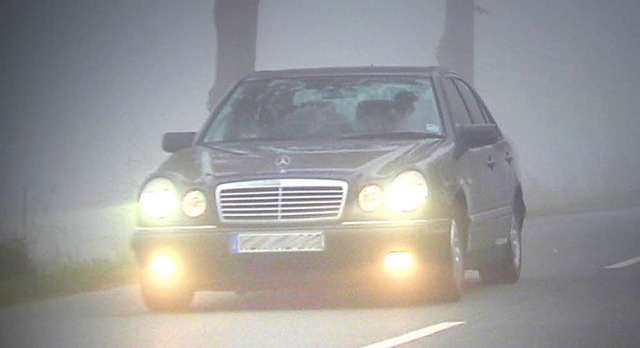 Auto mit Licht im Nebel  | Foto: GT
