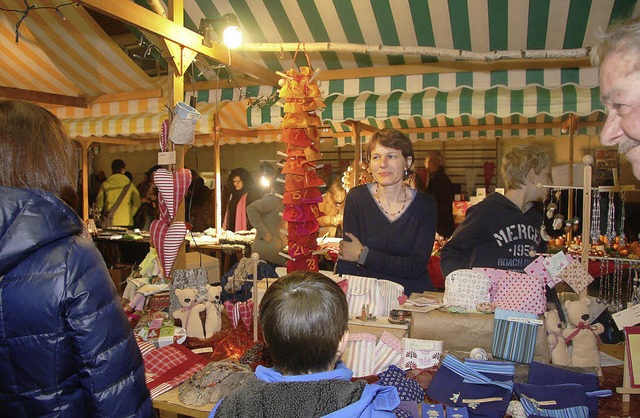 Der erste Weihnachtsmarkt in der Regio...r und zogen in die Mnchgrundhalle um.  | Foto: Decoux-Kone