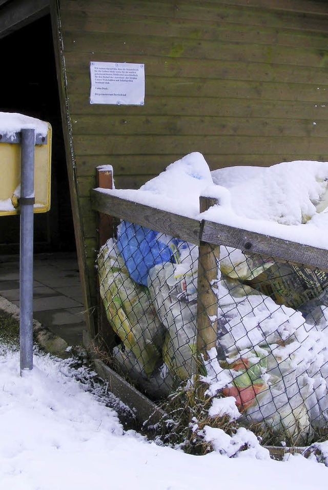 Die Wehrhaldener Sammelstelle fr Gelb... oft auch anderer Mll entsorgt wird.   | Foto:  WOLFGANG ADAM