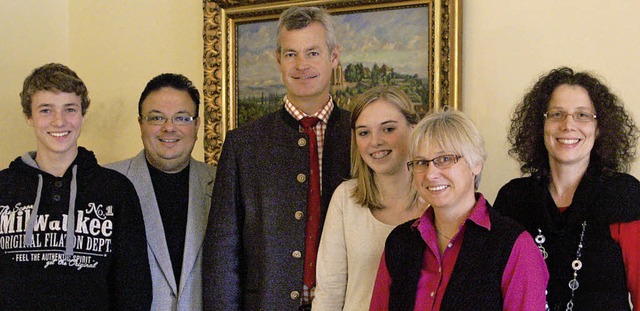 Brgermeister Oliver Rein (Dritter von...Austausch mit Oswiecim zu informieren.  | Foto: privat