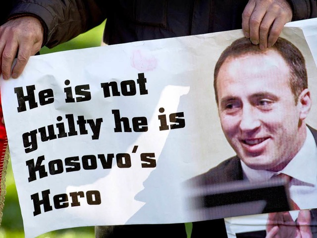 Fr die Albaner im Kosovo ist Ex-Regierungschef Ramush Haradinaj ein Held.  | Foto: AFP