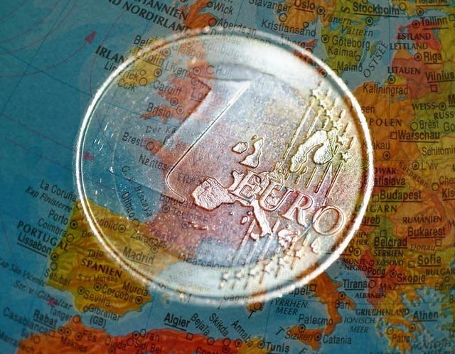Die Ratingagentur Moody&#39;s hat die ...note des Euro-Rettungsschirms gesenkt.  | Foto: dpa