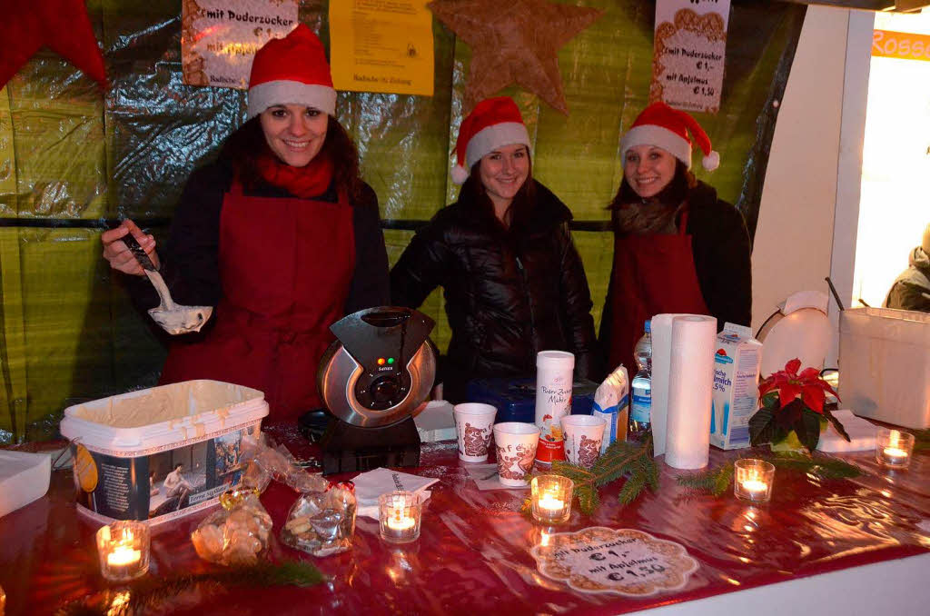Weihnachtsmarkt der Aktionsgemeinschaft Lammstrae; BZ-Azubis verkaufen fr die Weihnachtsaktion