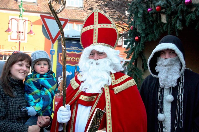 Auch der Nikolaus schaute beim Breisacher Weihnachtsmarkt vorbei.  | Foto: Christine Aniol