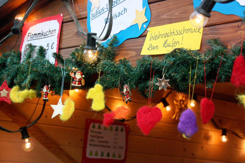 Impressionen vom Breisacher Weihnachtsmarkt auf dem Marktplatz.