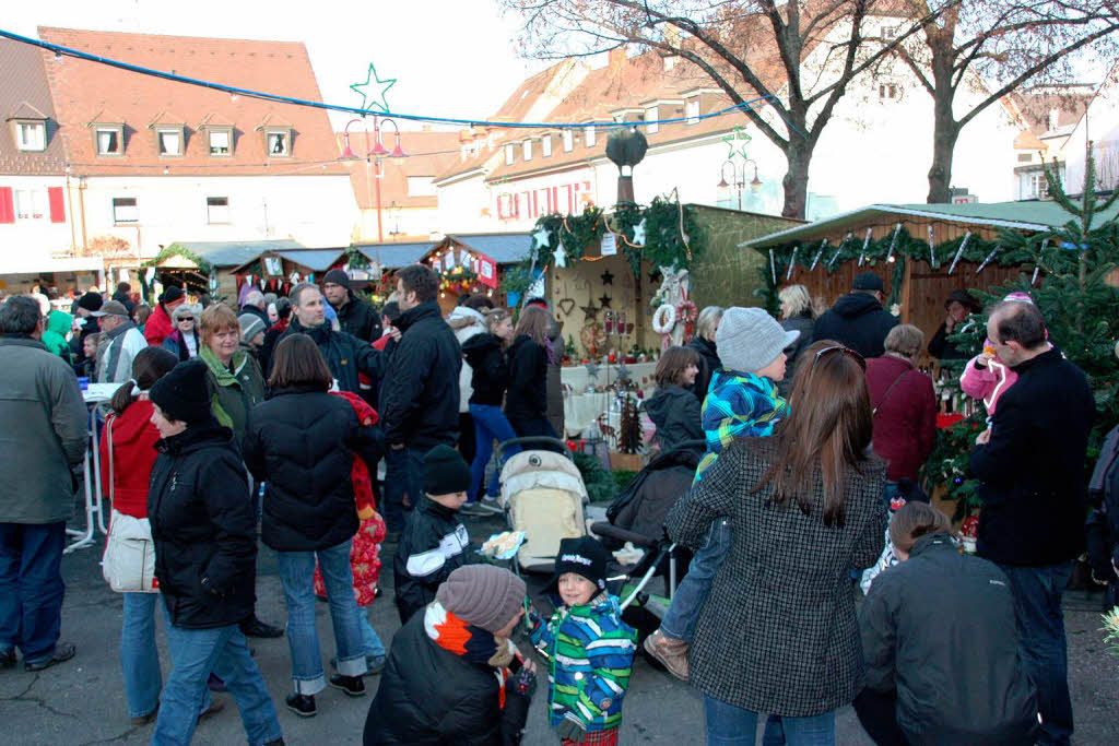 Impressionen vom Breisacher Weihnachtsmarkt auf dem Marktplatz.