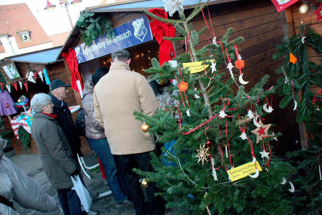 Impressionen vom Breisacher Weihnachtsmarkt auf dem Marktplatz.