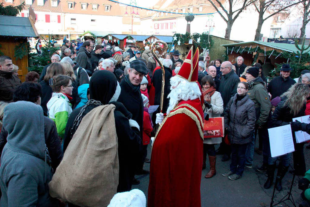 Impressionen vom Breisacher Weihnachtsmarkt auf dem Marktplatz.