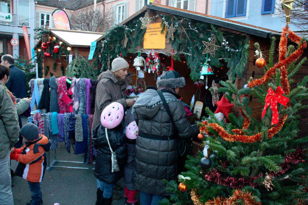 Impressionen vom Breisacher Weihnachtsmarkt auf dem Marktplatz.