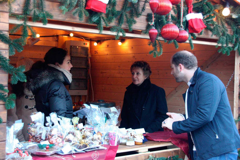 Impressionen vom Breisacher Weihnachtsmarkt auf dem Marktplatz.