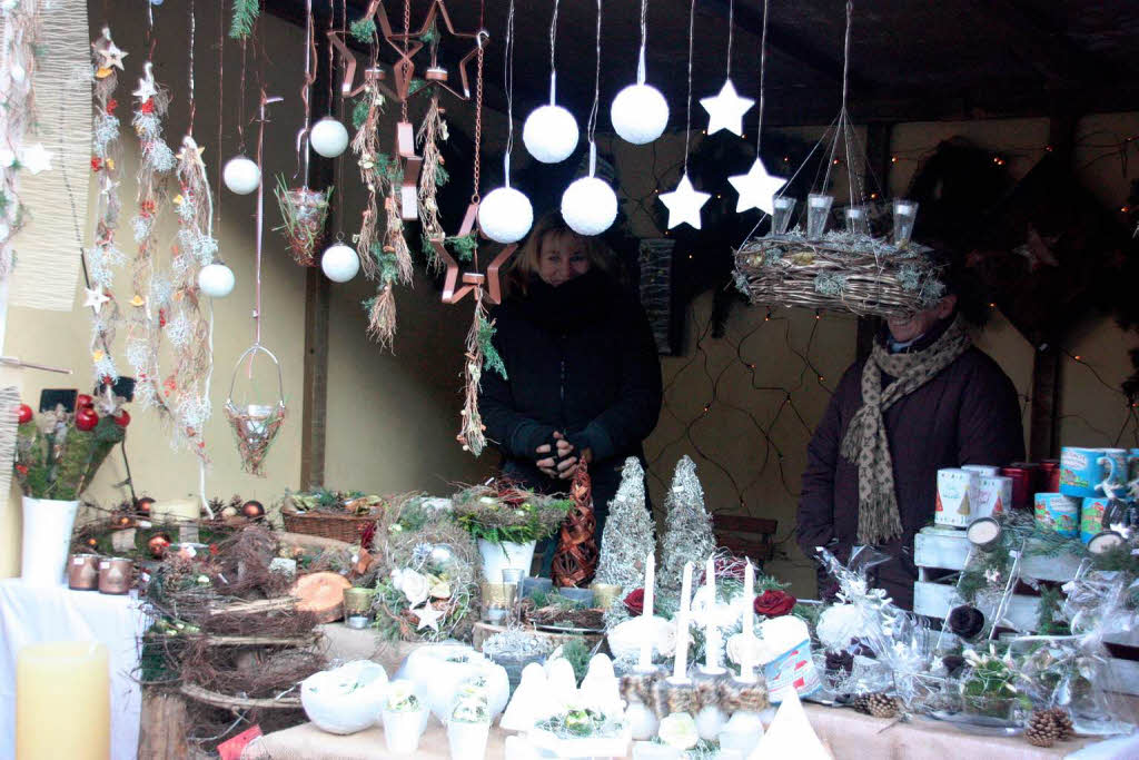 Impressionen vom Breisacher Weihnachtsmarkt auf dem Marktplatz.