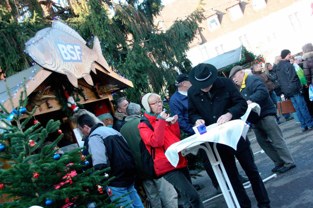 Impressionen vom Breisacher Weihnachtsmarkt auf dem Marktplatz.