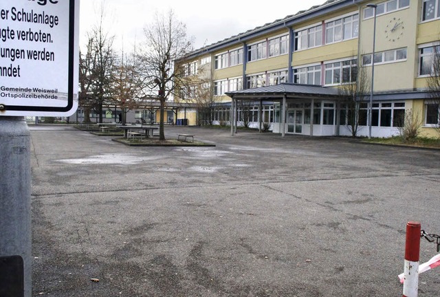 Der Weisweiler Schulhof wird neu gesta...rd mit einem Holzpodest neu gestaltet.  | Foto: Ilona Hge