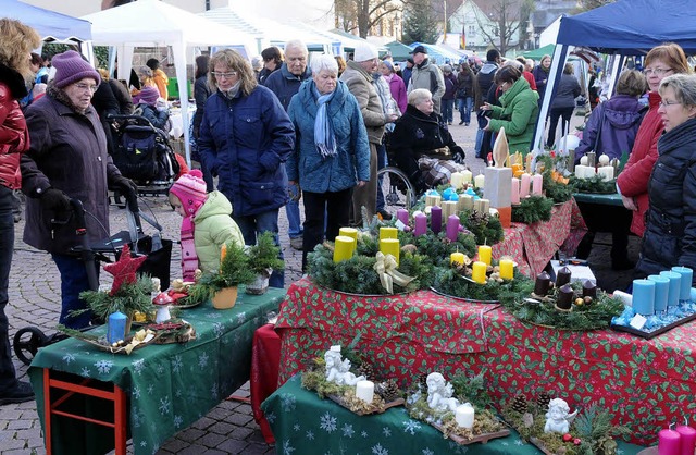 Pnktlich zum 1. Advent gab es auf dem...eres mehr. Die Besucher kamen zuhauf.   | Foto: wolfgang knstle