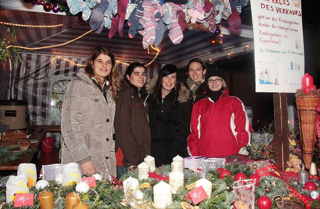 Im evangelischen Kindergarten ist fr den Weihnachtsmarkt gebastelt worden.   | Foto: sandra decoux-kone