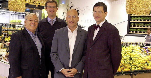 Dieter Hieber (2. von rechts) mit Vors... Franz J. Ruder-Underberg (von links).  | Foto: A. Huber