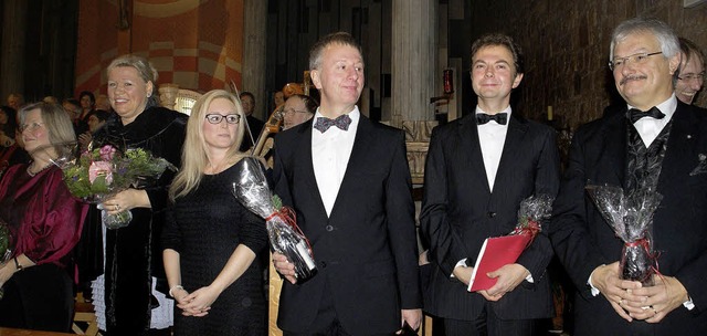 Groen Beifall gab es fr die Solisten... Dirigent Klaus Kunzmann (von links).   | Foto: Hrvoje Miloslavic