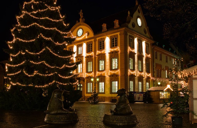 Weihnachtlich geschmckt und im Lichterglanz prsentiert sich Offenburg.   | Foto: Alexandra Buss