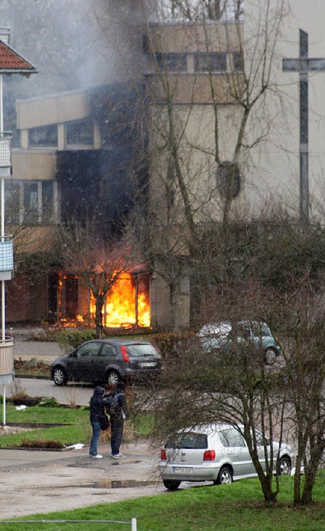 Noch unklar ist die Ursache des Feuers... Kirche St. Martin ausgebrochen war.    | Foto: Stefan Fuhrer