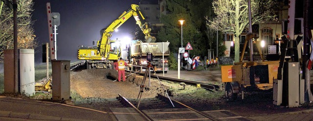 Nchtliche Gleisarbeiten an der Bahnstrecke zwischen Riegel-Ort und Bahlingen.  | Foto: Hans-Peter Ziesmer
