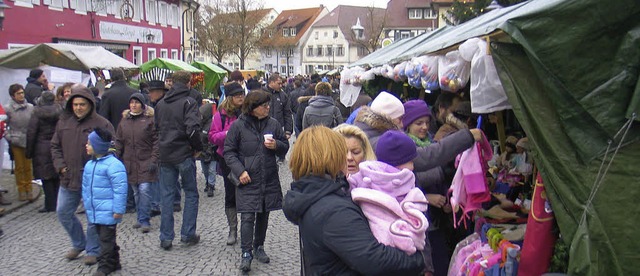 Groer Andrang herrschte beim Riegeler...htsmarkt am Sonntag in der Ortsmitte.   | Foto: Helmut Hassler