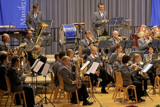 Der Musikverein Ebringen spielte zum A...Jubilumsjahres in der Schnberghalle.  | Foto: frowalt janzer