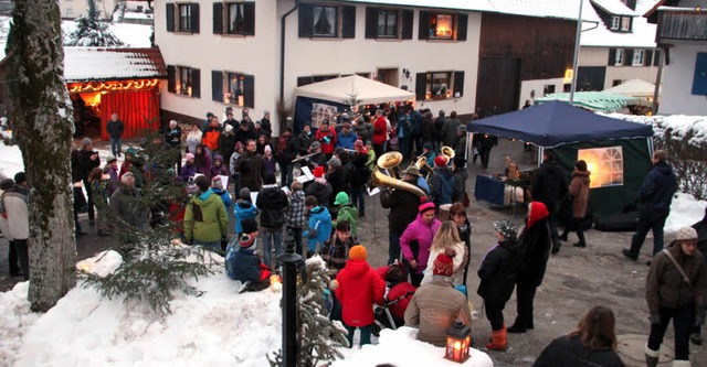 Wiederum als Besuchermagnet erwies sich der   Adventsmarkt im Ecken in Marzell.  | Foto: Rolf-Dieter Kanmacher