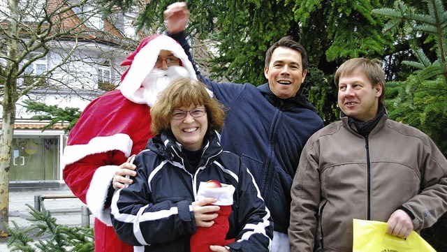 Freuen sich mit dem Nikolaus auf die a..., Nicolas Giebach und Markus Sailer.   | Foto: Ralf Staub