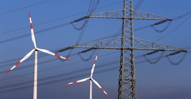 Auch Strom aus erneuerbaren Energien braucht ein ausreichendes Leitungsnetz.   | Foto: dpa