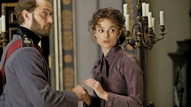 Beamtenseele und Liebeshunger: Jude La...n, Keira  Knightley als Anna Karenina   | Foto: Universal