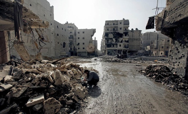 Aleppo in Trmmern: Die Gewalt und Zer...der mindestens 123 Menschen ums Leben.  | Foto: AFP