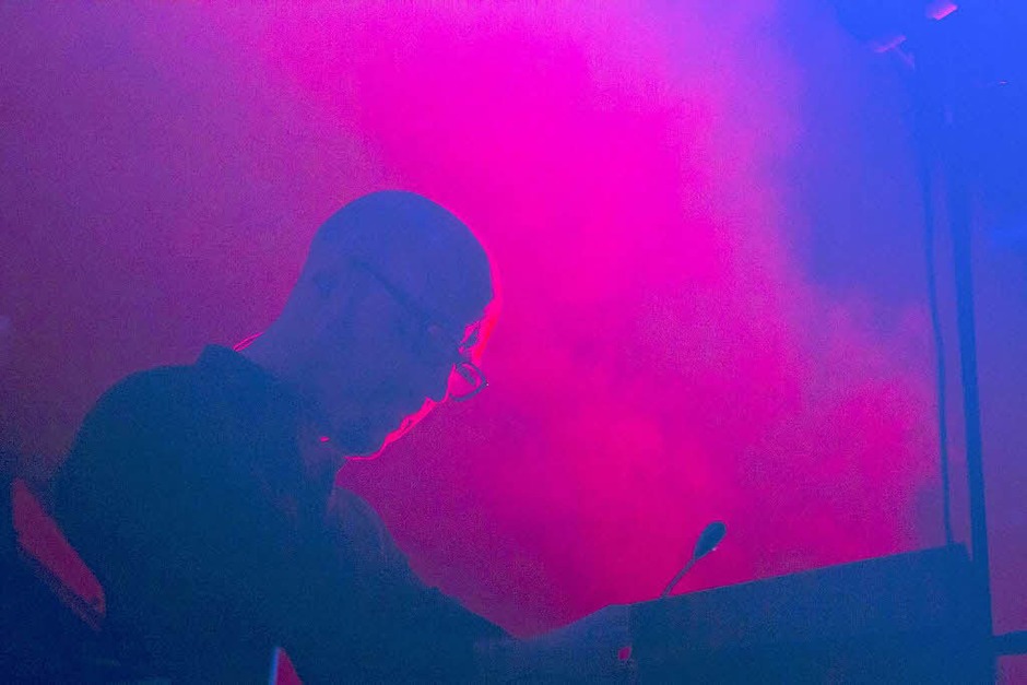 Abwechslungsreiche Musik, beeindruckende Lichtshow: Schiller in der Freiburger Rothaus-Arena. (Foto: Janos Ruf) Abwechslungsreiche Musik, beeindruckende Lichtshow: Schiller in der Freiburger Rothaus-Arena. (Foto: Janos Ruf)