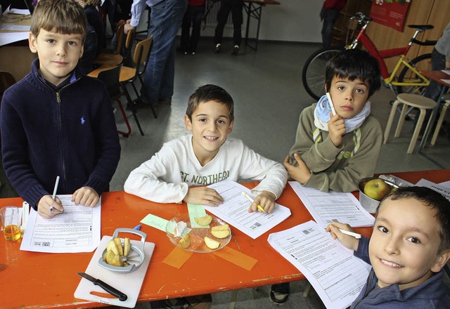 Schler der Michael-Friedrich-Wild-Schule im Obst-Labor   | Foto: Ehrlich