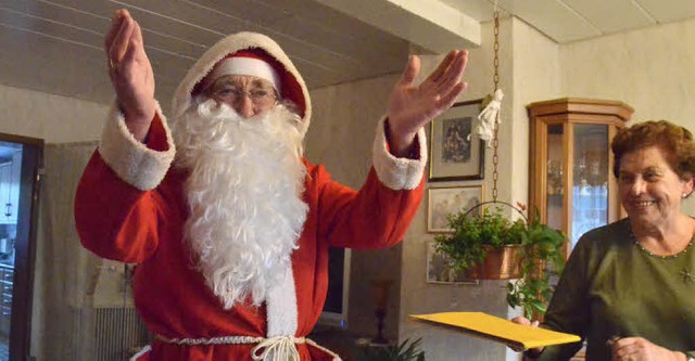 Der Nikolaus und seine Frau, Friedrich und Paula Lutz, haben heute viel zu tun.   | Foto: Ralf H. Dorweiler