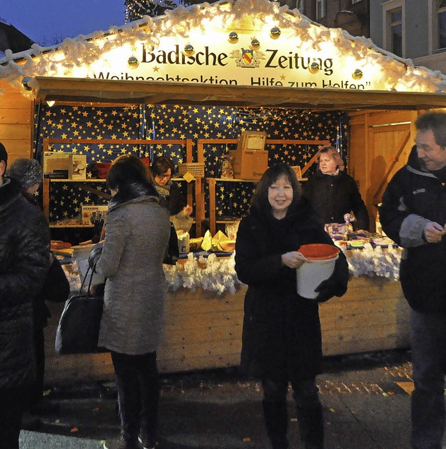 Stimmungsvoll ist das BZ-Huschen auf dem Weihnachtsmarkt.  | Foto: Barbara Ruda