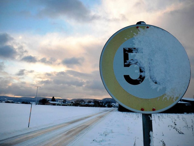 Schnee bis in die Niederungen: Sdbade... unter eine dicke Schneedecke geraten.  | Foto: dpa