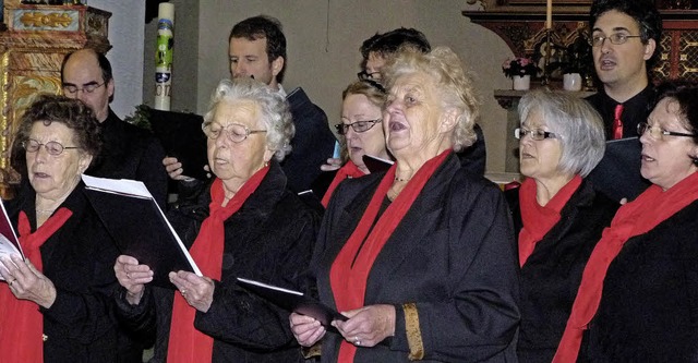 Beim  Adventskonzert des Kirchenchores...unkt der vorweihnachtlichen Besinnung.  | Foto: christine weirich