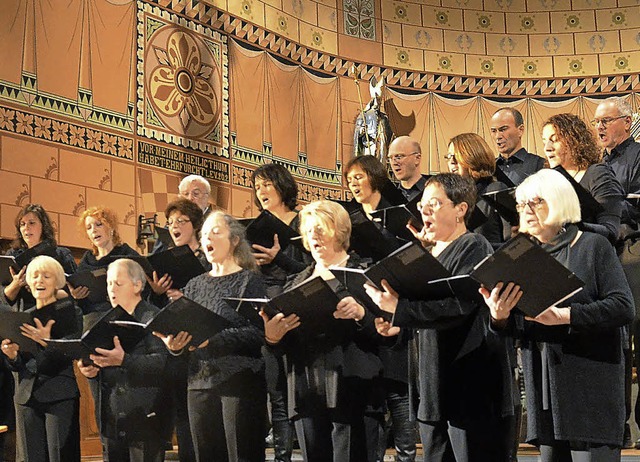 Der Kirchenchor St. Johannes gab  ein Adventskonzert.  | Foto: VALERIE PIN