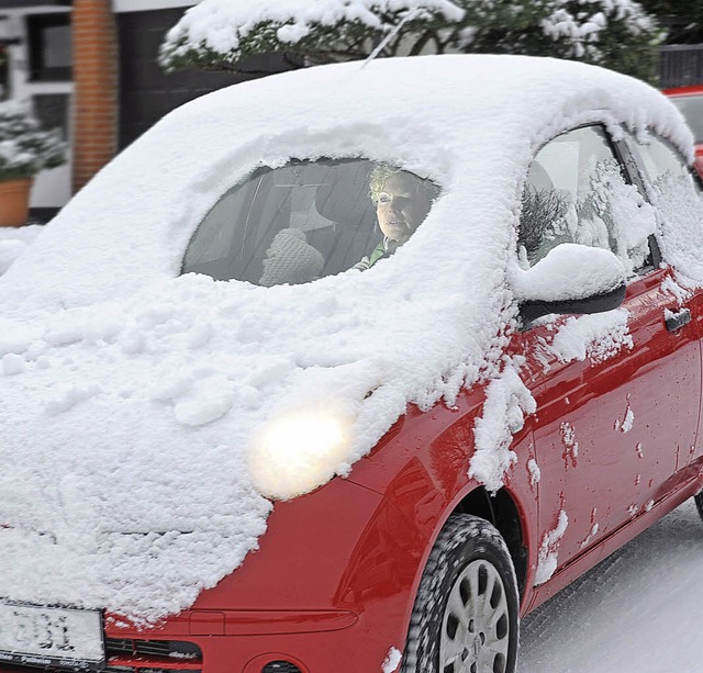 Schneebedecktes Auto im Winter  | Foto: Allianz /DPP