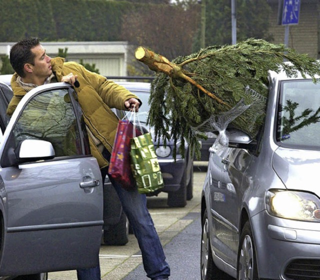 Gefhrlicher Transport Weihnachtsbaum mit dem Auto  | Foto: AvD