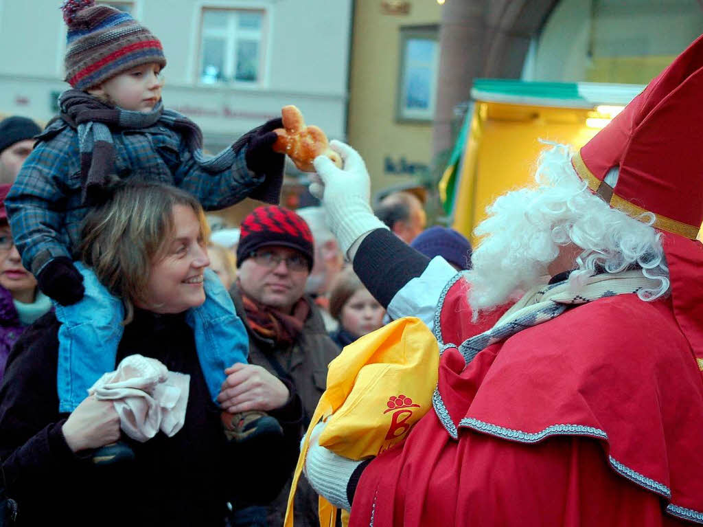 Erstmals ber vier Tage hinweg, von Donnerstag bis Sonntag, prsentiert sich der Weihnachtsmarkt mit attraktivem Programm.